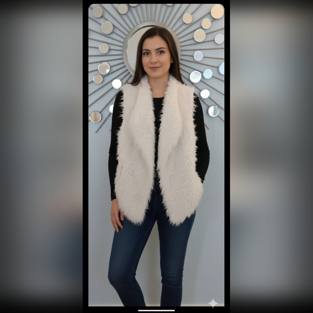 Ambiance Woman's Faux Sherpa Vest Size S.